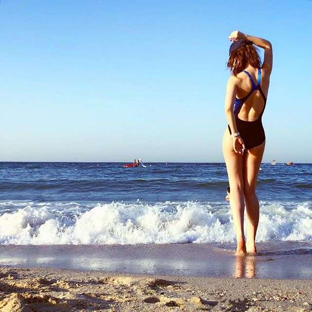  «Новый формат Афродиты!»: Елизавета Арзамасова показала снимки с пляжа