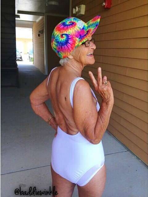 86-летняя модница снялась в рекламе купальников