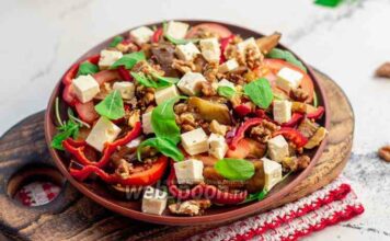 Теплий салат з баклажанами, фетою і волоськими горіхами