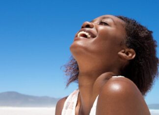 На думку візажистів, найкраще використовувати фіксуючий спрей