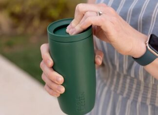 Ці ізольовані дорожні кавові склянки оснащені кришкою, що обертається на 360 градусів, і представлені в самих різних веселих кольорах