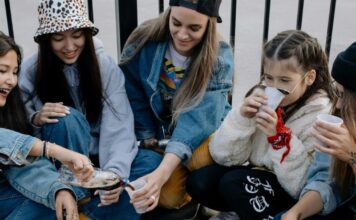 Що це означає – “підлизуватися’? Останній дивний жаргонний вираз вашого підлітка, пояснений