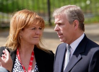 11 найбільших скандалів принца Ендрю та Сари Фергюсон, включаючи їхні зв’язки з Джеффрі Епштейном