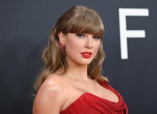 Тейлор Свіфт відверто говорить про стійкість, яку вона отримала від гастролей посеред розривів у 2023 році