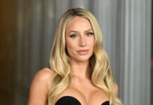 Діагноз матері Елікс Ерл: громадська боротьба сім’ї з раком молочної залози