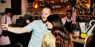 Молоді Американці Зависають у Боргах Заради Побачень: Зростаюча Тенденція