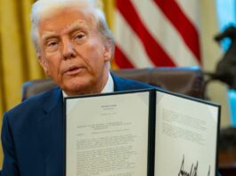 Підпис Трампа на Грошах: Що Розкриває Аналіз Почерку