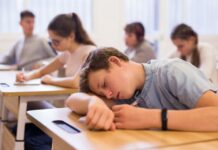 Криза Нестачі Сну у Підлітків: Більше 76% Позбавлено Його, і Що Можуть Зробити Батьки