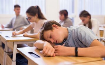 Криза Нестачі Сну у Підлітків: Більше 76% Позбавлено Його, і Що Можуть Зробити Батьки