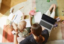 Високооплачувані Сім’ї Борються з Ростом Цін на Догляд за Дітьми