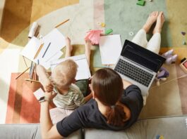 Високооплачувані Сім’ї Борються з Ростом Цін на Догляд за Дітьми