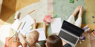 Високооплачувані Сім’ї Борються з Ростом Цін на Догляд за Дітьми