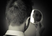 L’affermazione “Sono ricercato, sono sexy” che spacca Internet