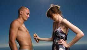 Is Spray Tan veilig? De waarheid over DHA en zonloos bruinen
