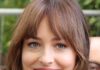 How to Do Dakota Johnson Makeup? Step by Step Natural Look Guide